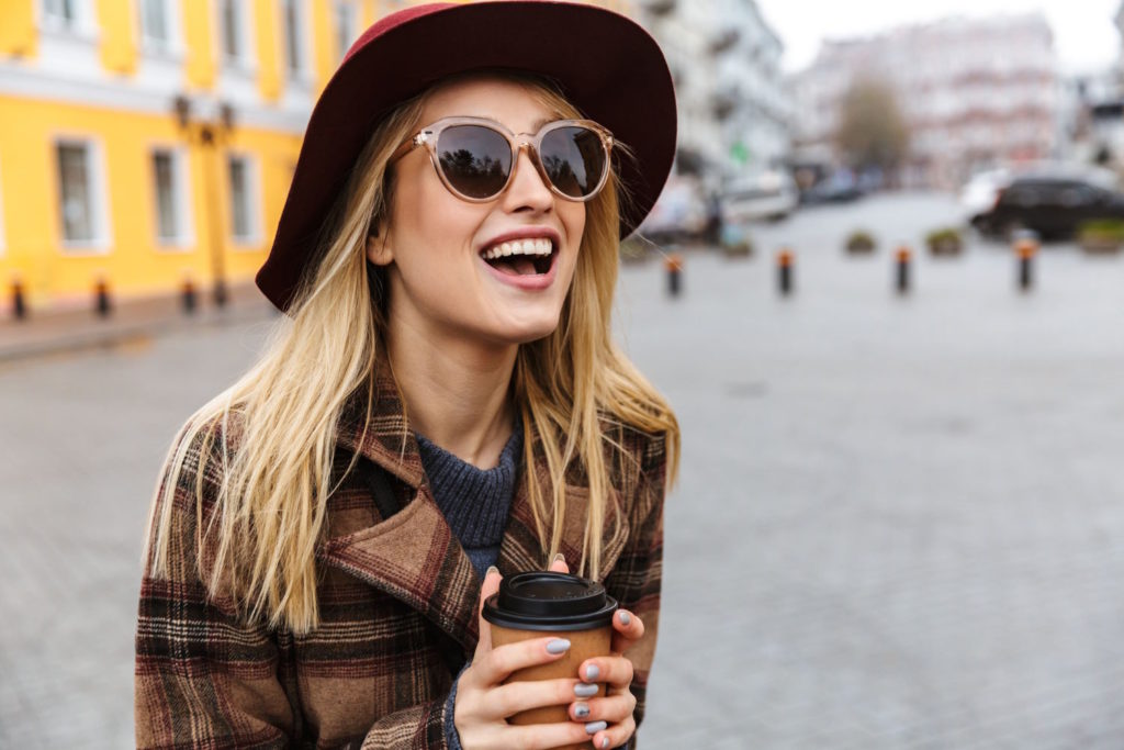 Okulary Polaroid przeciwsłoneczne to ciekawa propozycja dla kobiet, które chcą wyglądać modnie i stylowo